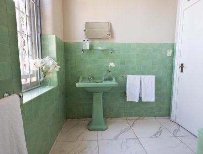 EV Family bathroom